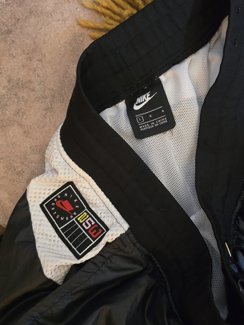 🔥🔥Nike Black Patchwork Bandana-Accent Track Pants🔥🔥 SIZE L WOMENS - Picture 3 of 6